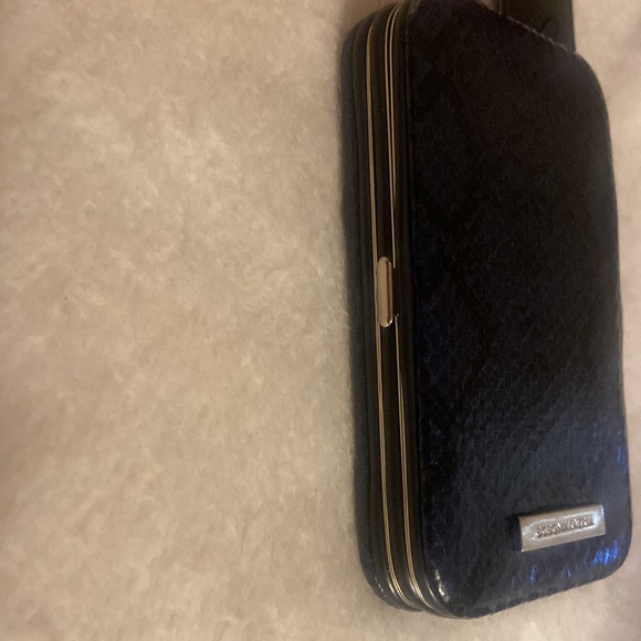 BCBG Clasp Case/Phone Case NWT - Picture 4 of 8